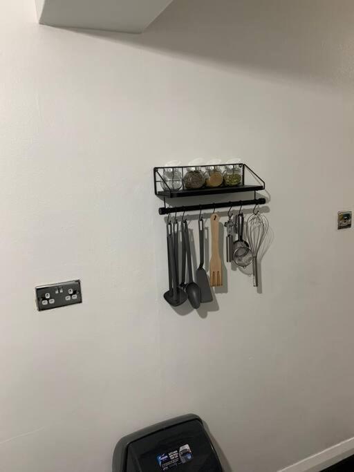2 Bed 1St Floor Apartment-Own Entrance & Parking Portsmouth Eksteriør billede
